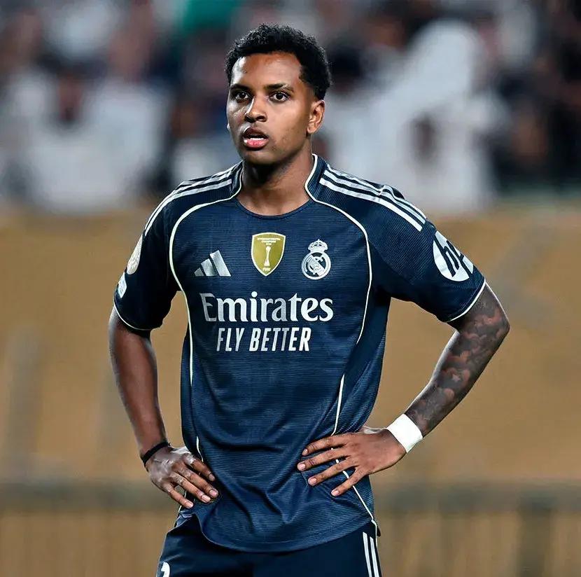 三亿平台 -德国杯赛程吃紧，费耶诺德窗口期遗憾出局，目标明确，轮换策略成焦点的简单介绍