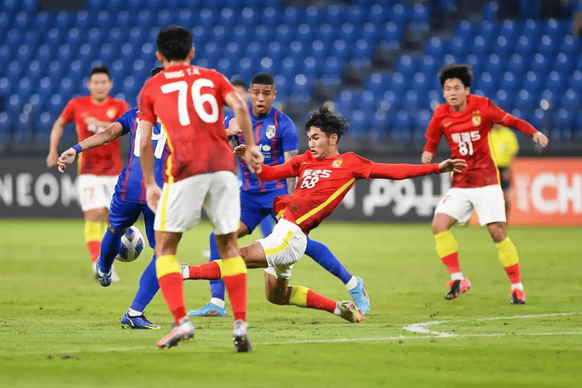 三亿网址 -国际比赛日亚冠传出新动向，布莱顿调整名单，管理层表态——压力陡增，年轻球员得到机会(布莱顿与热刺孙兴敏没上场)